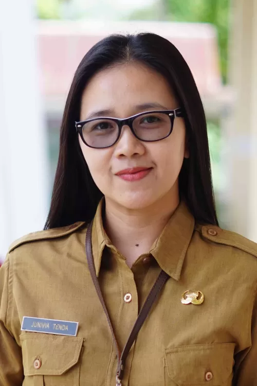 Junivia Tenda
